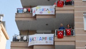 Çocuklarına bayramı apartmanda yaşattılar