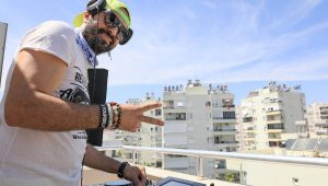 DJ'den sokağa çıkma yasağında moral konseri