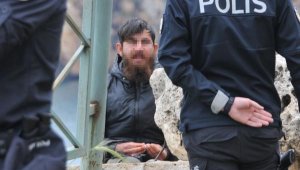 Dün falezlerde bugün de kayalıklarda intihara kalkıştı