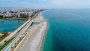 Dünyaca ünlü Konyaaltı sahilinde tarihi sessizlik