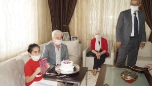 Finike'de çocuklara doğum günü sürprizi