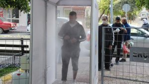 Finike'de pazar yerlerine dezenfekte tüneli