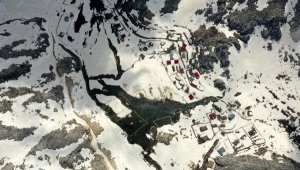 Gazipaşa'da 6 metreyi bulan karla kaplı yayla yolları açılıyor