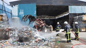 Geri dönüşüm deposunda yangın