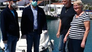 Hollandalı çift, marinadaki yatlarında koronavirüsten korunuyor