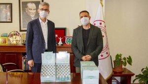 Huzurevi ve çocuk yurduna jel kolonya bağışladı