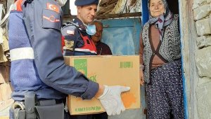 Jandarma ihtiyaç sahiplerini yalnız bırakmadı