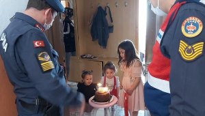 Jandarmadan Ecrin'e sürpriz kutlama
