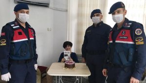 Jandarmadan engelli öğrenciye özel kutlama