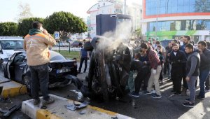 Kamyonet otomobile çarptı: 3 yaralı