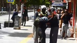 Kavga eden dilenci kadınlara polisten biber gazlı müdahale