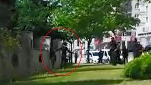 Kocasının boğazına bıçak dayadığı Feride'yi polis kurtardı