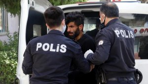 Kocasının boğazına bıçak dayadığı Feride'yi polis kurtardı