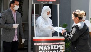 Konyaaltı Belediyesi'nden herkese ücretsiz maske