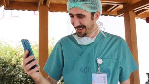 Koronavirüs nedeniyle 18 aylık kızının kokusuna hasret kaldı