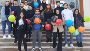 Kumluca MYO öğrencilerinden engelli vatandaşa akülü araba