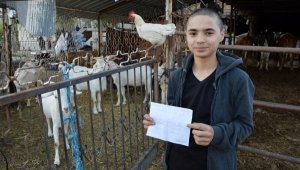 Liseli Harun, öğrenim bursunu dayanışma için bağışladı