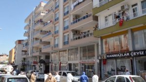 Mahalleliden temizlik için çağırdıkları ekiplere müzik sürprizi