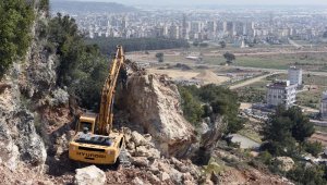 Masa Dağı'nda kayalar kesilerek yol açıldı