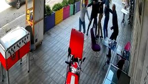 Maske uyarısından kavga çıktı, masa ve sandalyeler havada uçtu