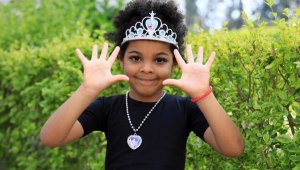 Minik Zeynep, Afrika'daki babasını getirene 10 kutu şeker alacak