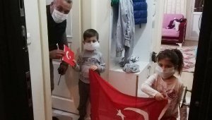 Minikler istedi polis bayrak getirdi