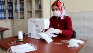 Okullar 450 bin maske üretti