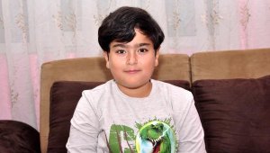 Ömer Tayyip, kitap almak için biriktirdiği parayı kampanyaya bağışladı