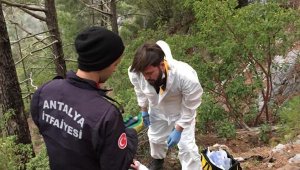 Otomobil 250 metrelik uçuruma yuvarlandı: 1 ölü, 1 yaralı