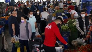 Pazarlarda yoğunluk; sosyal mesafeye de uyulmadı