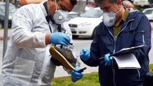 Polisi gören hırsız, çaldığı süpürgeyi bırakıp kaçtı