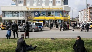 PTT şubelerinde 1000 lira kuyruğu