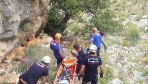 Sarp arazide düşüp bacağını kırdı, 3 saatte kurtarıldı