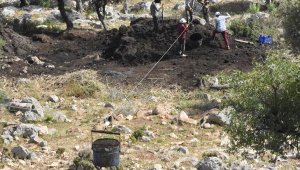 Satın aldığı gübreyi, kurduğu düzenekle karayoluna taşıdı