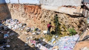 Şebeke suyu 4 aydır boşa akıyor