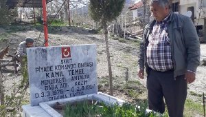 Şehidin anısına iki tepeye bayrak dikti