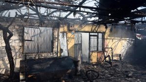 Sobadan çıktığı belirtilen yangın evi küle çevirdi