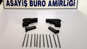 Şüphelilerin üzerinden ruhsatsız tabanca çıktı