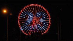 Türkiye'nin en büyük dönme dolabında ışıl ışıl bayram coşkusu