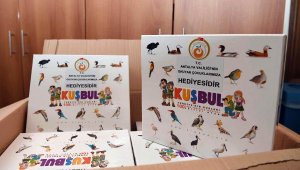 Vali Karaloğlu'ndan okuyan çocuklara hediye