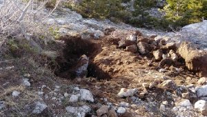 Yasağı ihlal edip, kaçak kazı yapan baba ve oğluna suçüstü