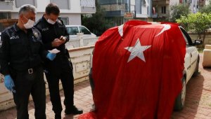 Yasağı ihlal edip sokağa çıkan, otomobille polisten kaçan 2 kişiye para cezası