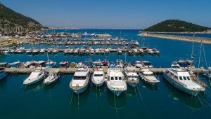 Yasağın ilk gününü teknelerinde geçirdiler