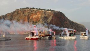 19 Mayıs'ı denizde kutladılar