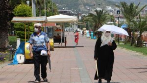 Alanya'da aşırı sıcak yüzünden 65 yaş üstü sokağa çıkmadı