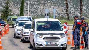 Antalya girişinde uzun araç kuyruğu