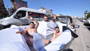 Antalya'da 'sosyal mesafeli oto havuz' turu