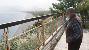 Antalya'da 65 yaş ve üstü, sıcak nedeniyle son 2 saatte sokağa çıktı