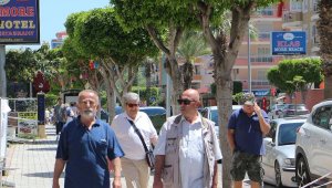 Antalya'da 65 yaş ve üzerinin sokak özgürlüğü keyfi
