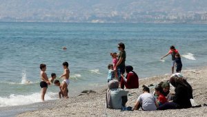 Antalya'da çocuklar park ve bahçeleri doldurdu